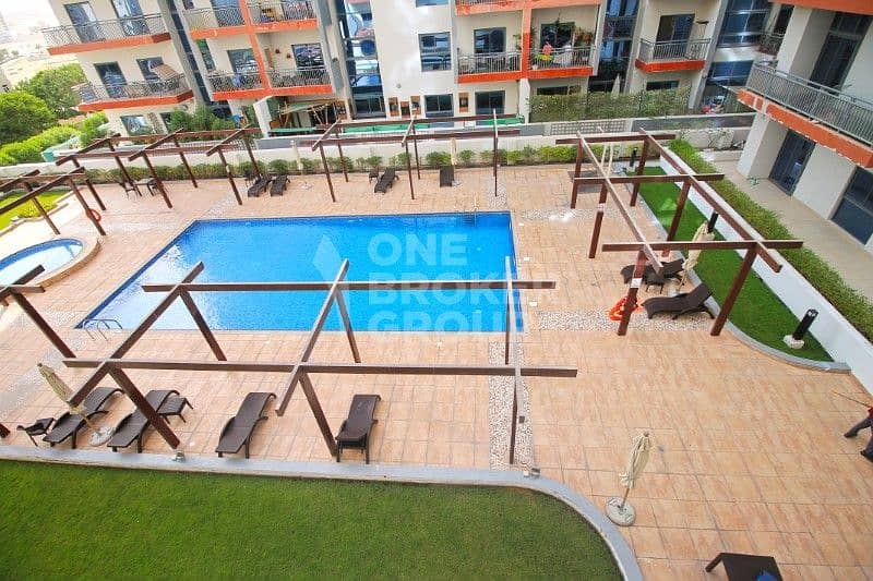 15 Spacious apartment with pool view ! close to Metro