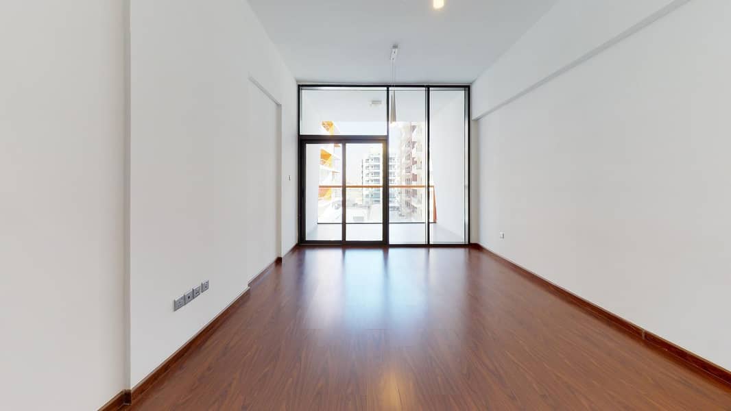 2 1 Month free | Nice balcony | Close to the mall