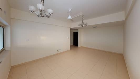 شقة 1 غرفة نوم للايجار في الكرامة، دبي - شقة في بناية عالية الكرامة 1 غرف 52000 درهم - 5492642