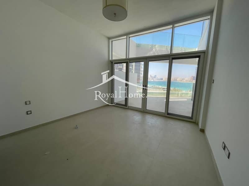 Stunning 1 Br with huge terrace with sea view