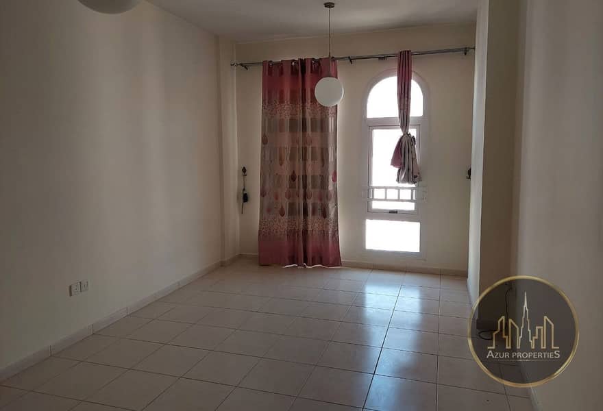 4 Riviera Residence 1br with 1.5 bath and balcony