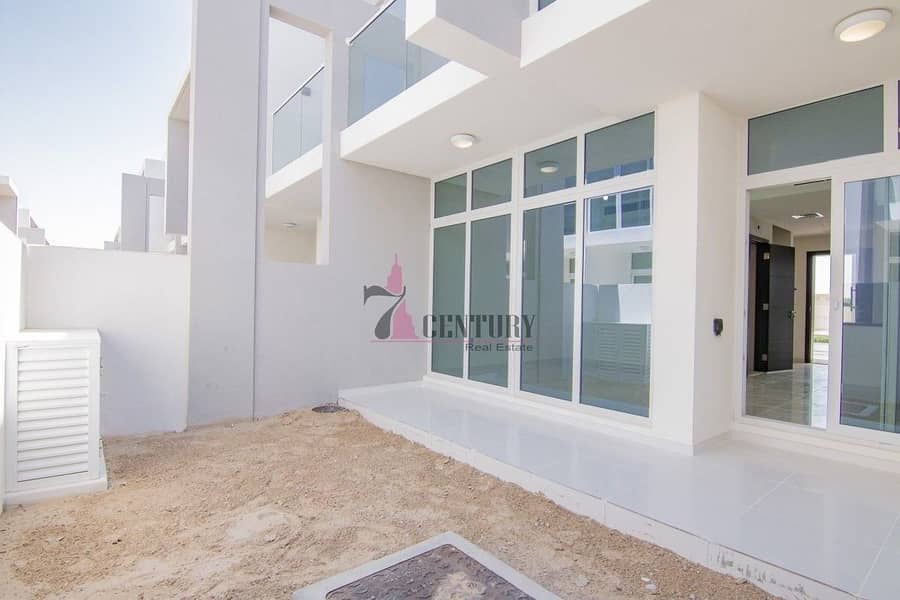 18 3 Bedroom Villa | Brand New | Spacious Space