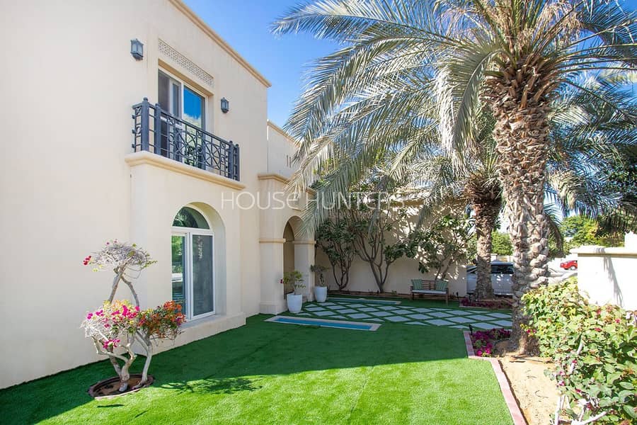 33 Al Mahra| Fully Upgraded Villa|Opposite Pool 5 Bed
