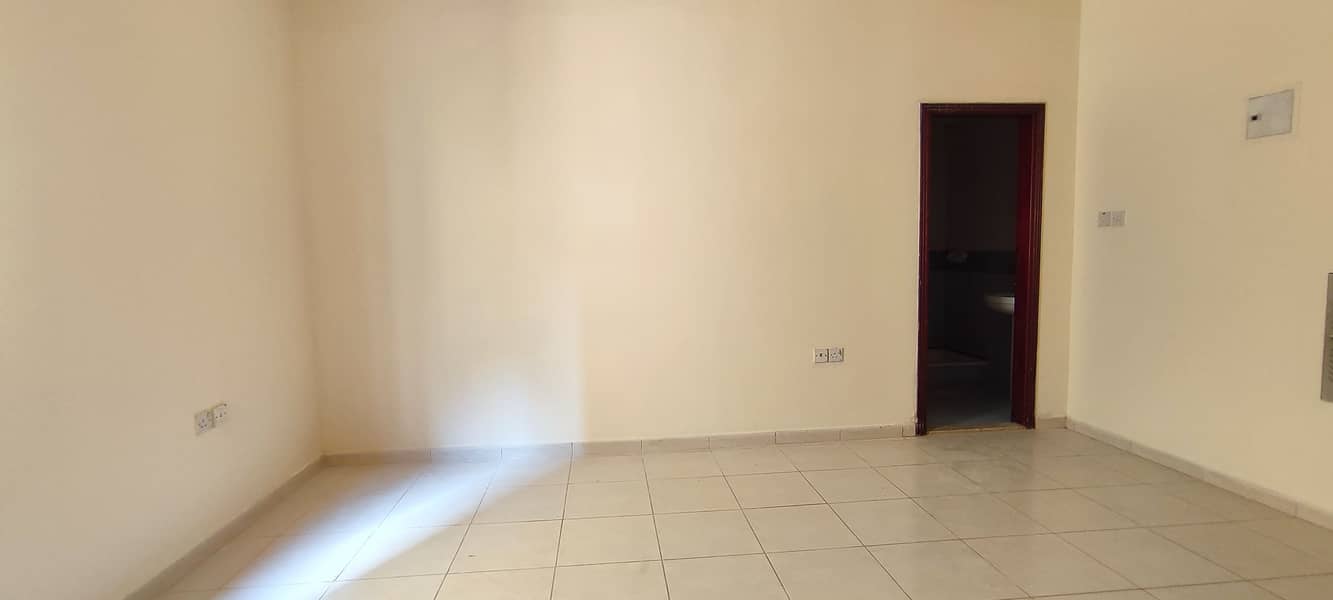 Big size studio flat available in Al Nabba area closed to Mubarak center only @11000/- yearly
