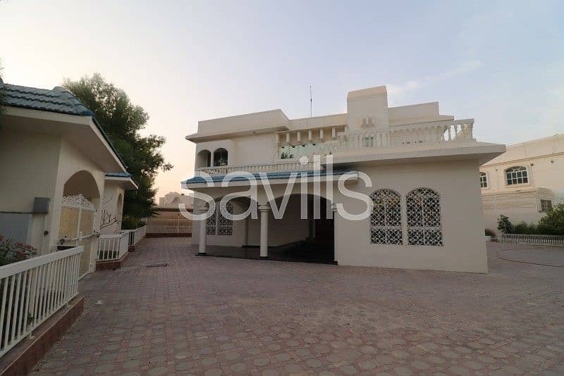 Airy villa Large plot Big swimming pool