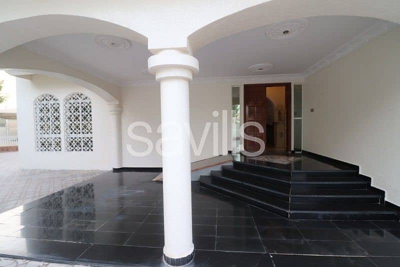 3 Airy villa Large plot Big swimming pool