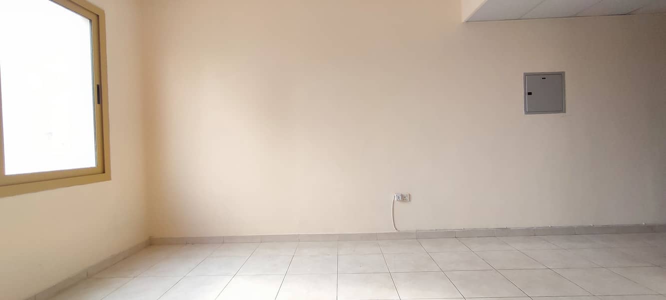 READY TO MOVE 2BHK WITH 2BATHROOM CLOSED TO AL MUJARRAH PARK NEAR BY RAIN ROOM ,RENT 22K .