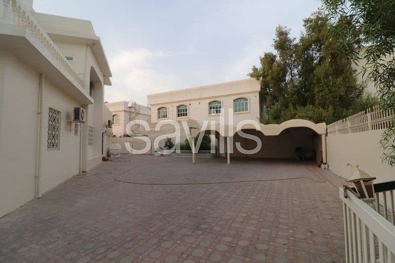 37 Airy villa Large plot Big swimming pool