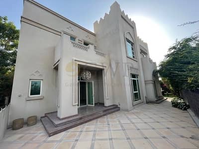 4 Bedroom Villa for Sale in Jumeirah Islands, Dubai - Lake View|Entertainment Foyer||4 Bed|Well Maintained
