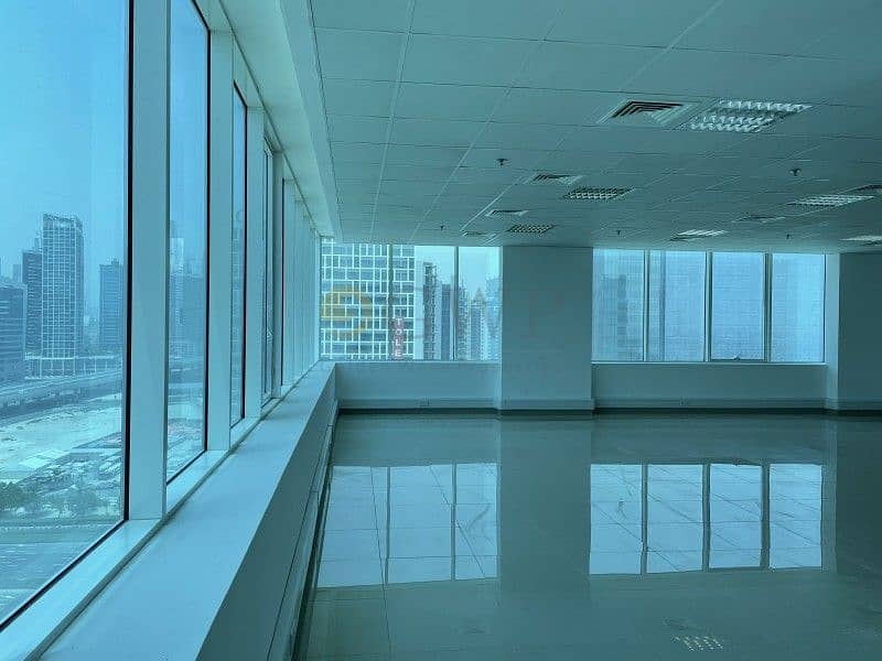 Huge Fitted office with 5-partition in Business Bay