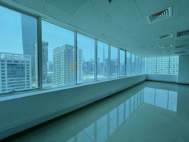 4 Huge Fitted office with 5-partition in Business Bay