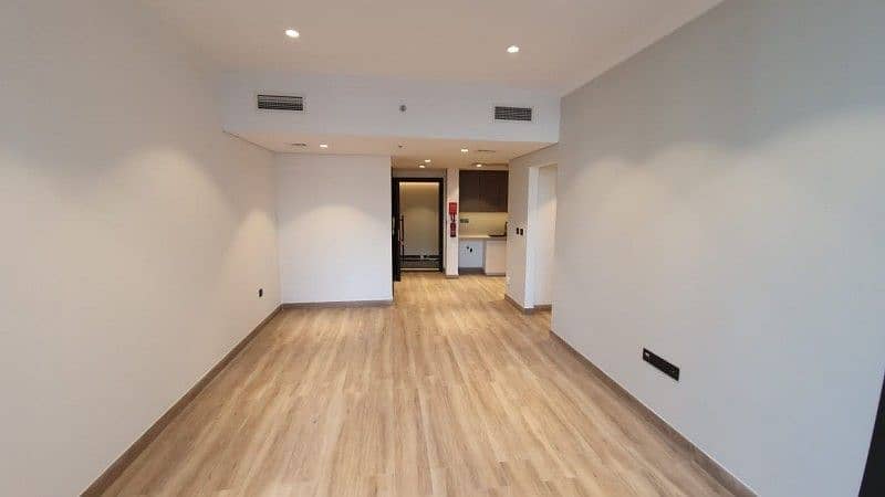 10 Bramd New 1br| High Quality| Chiller Free