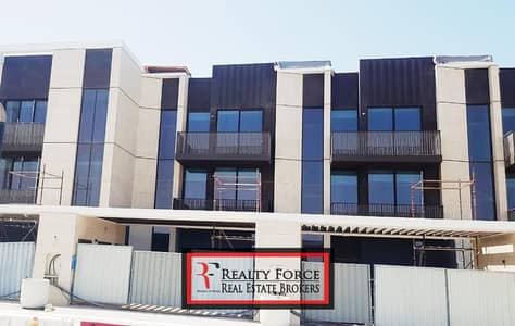 تاون هاوس 5 غرف نوم للبيع في جميرا، دبي - CONTEMPORARY BEACHFRONT VILLA| G+2+ROOF|EXCLUSIVE