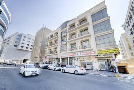 استوديو  للايجار في الكرامة، دبي - شقة في بناية الملا 2 الكرامة 38000 درهم - 4982714