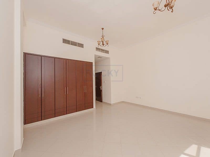 12 Gorgeous Semi Independent 4 B/R Villa | Private Pool | Jumeirah 1st
