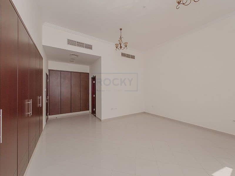 16 Gorgeous Semi Independent 4 B/R Villa | Private Pool | Jumeirah 1st