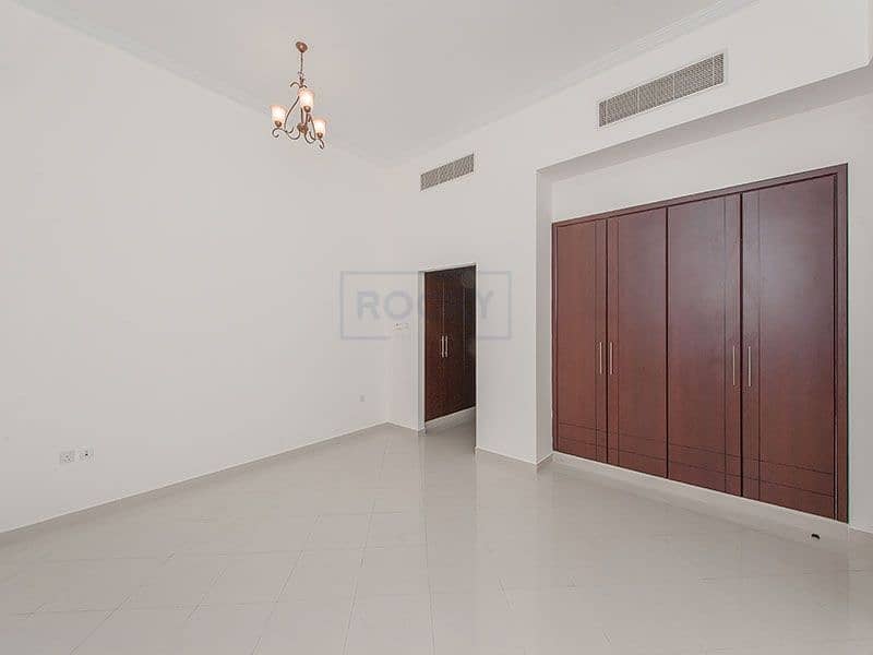 18 Gorgeous Semi Independent 4 B/R Villa | Private Pool | Jumeirah 1st