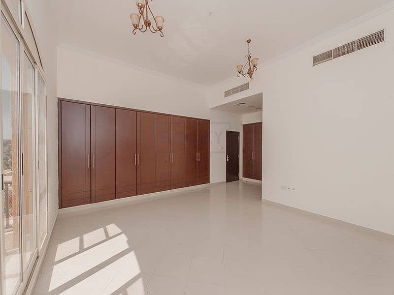 19 Gorgeous Semi Independent 4 B/R Villa | Private Pool | Jumeirah 1st
