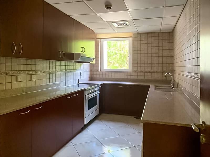 4 3 Bed + Maid / Closed Kitchen / Available Now
