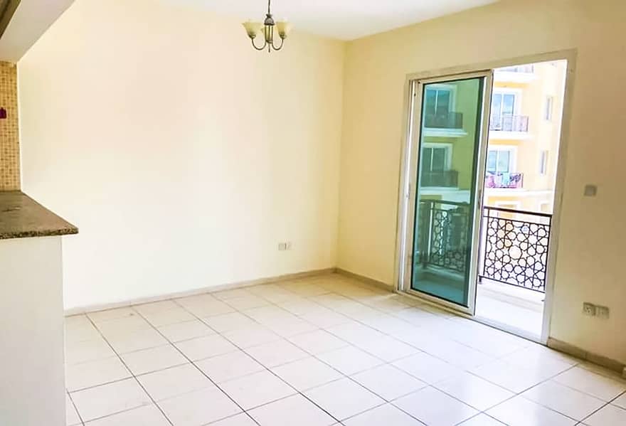 3 Well maintained|Balcony|Roundabout view