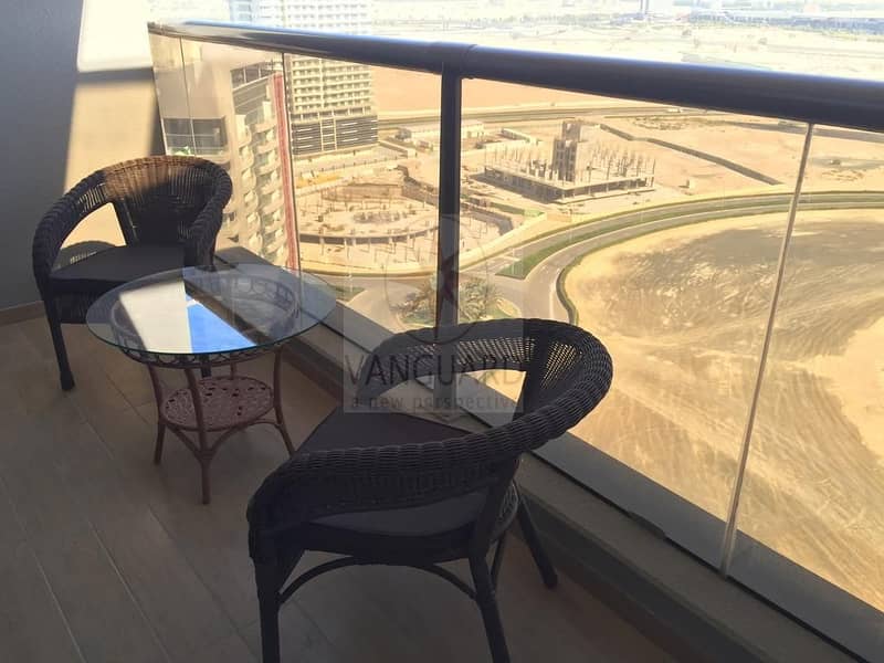 8 Best Deal! Vacant 1 Bed with Canal View