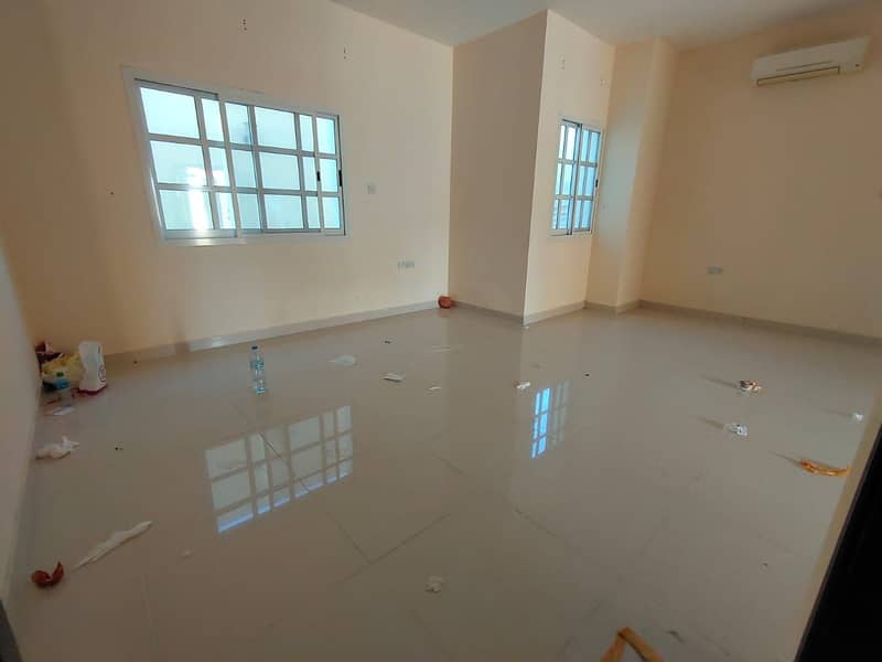 5 BED ROOM WITH INSIDE AND OUTISDE KITCHEN MAJLIS FOR RENT IN MBZ