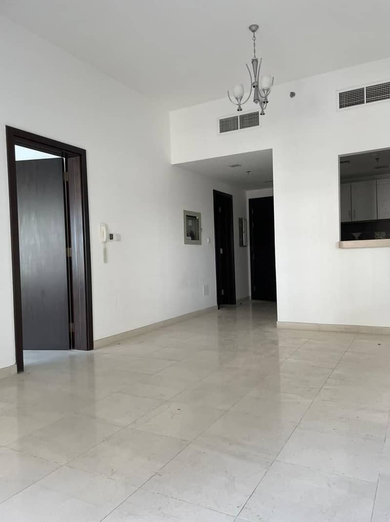 HOT OFFER 1 BEDROOM  WITH BALCONY  FOR SALE IN  ( DUBAI SILICON HEIGHTS  2 FREE HOLD)