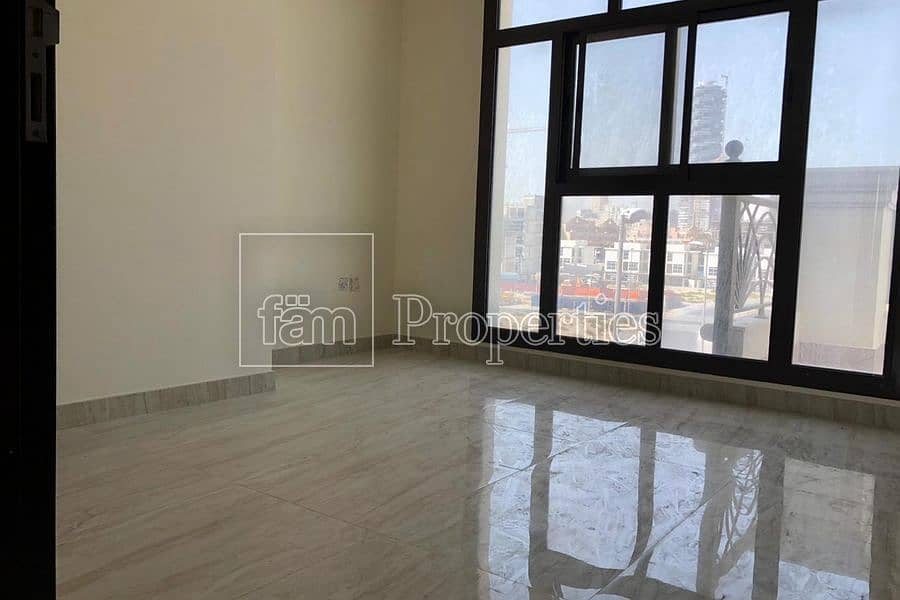 4 Modern townhouse with nearby schools & ameniti