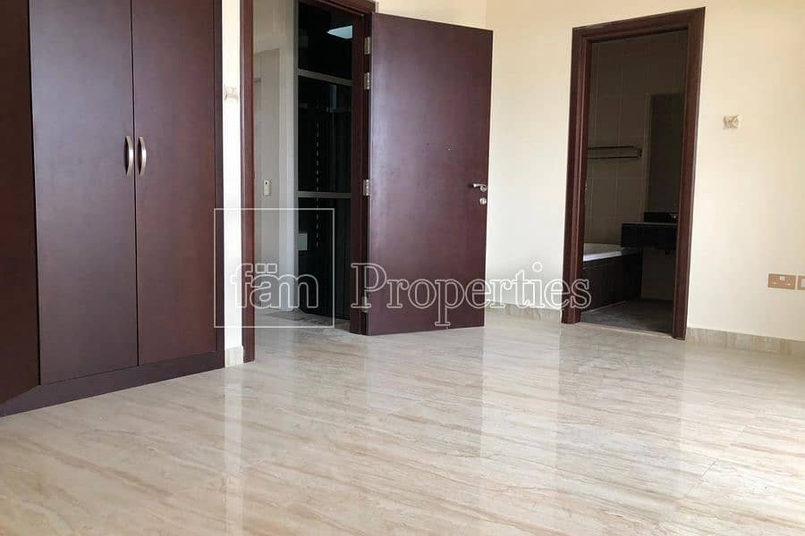 7 Modern townhouse with nearby schools & ameniti