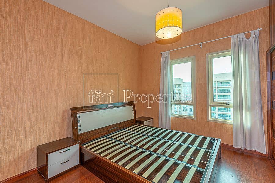 10 Renovated - Pool and park view - Genuine