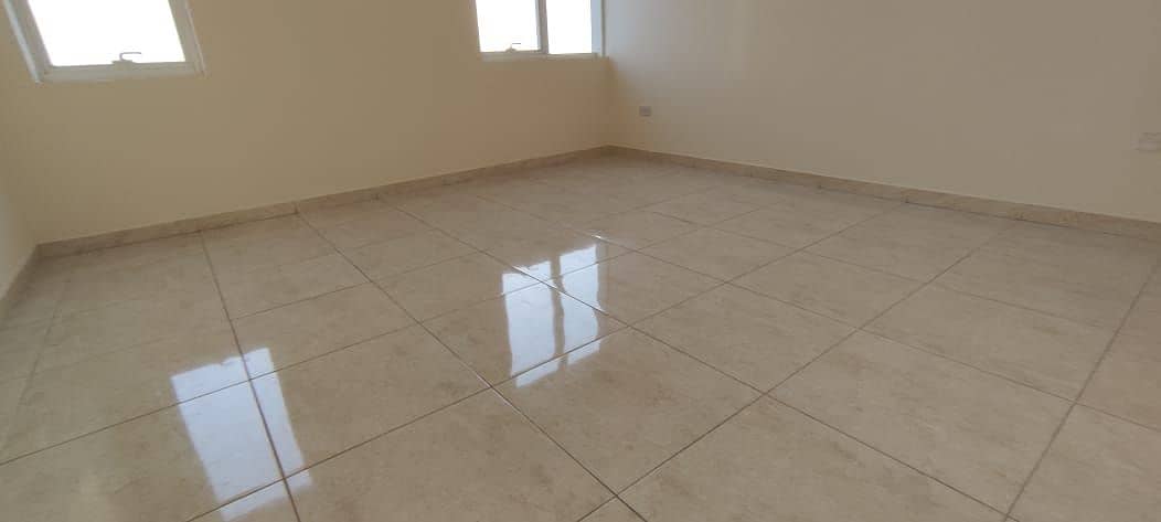 SPECIOUS 2 BHK  WITH BALCONY,CAR PARKING AT PRIME LOCATION IN MUSSAFAH SHABIYA JUST 45K 4PAY