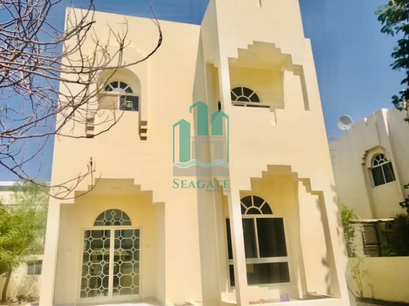 Very nice 4bedroom plus maid independent villa with private garden in Jumeirah 3