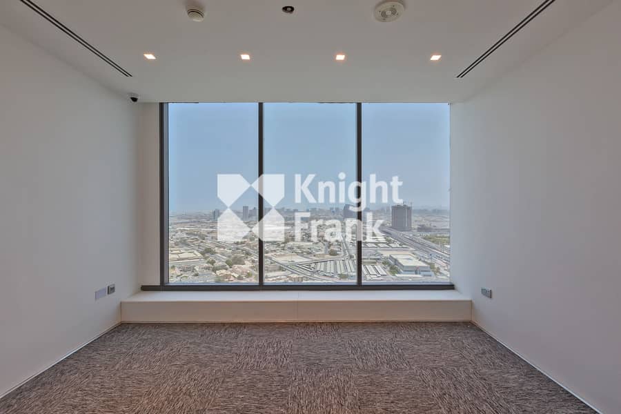 18 Full Floor | Beautiful Fit Out | Private Pantry