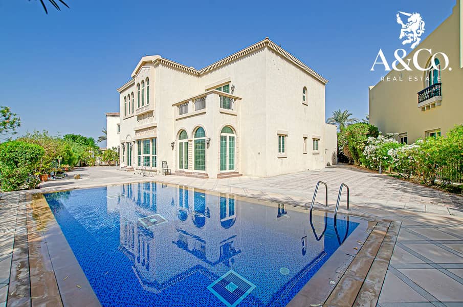 2 4 Bed | Amazing Lake View | Private Pool