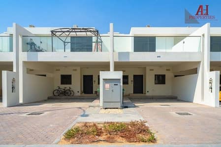 3 Bedroom Villa for Rent in DAMAC Hills 2 (Akoya by DAMAC), Dubai - Closed Kitchen | Middle Unit | Brand New Villas