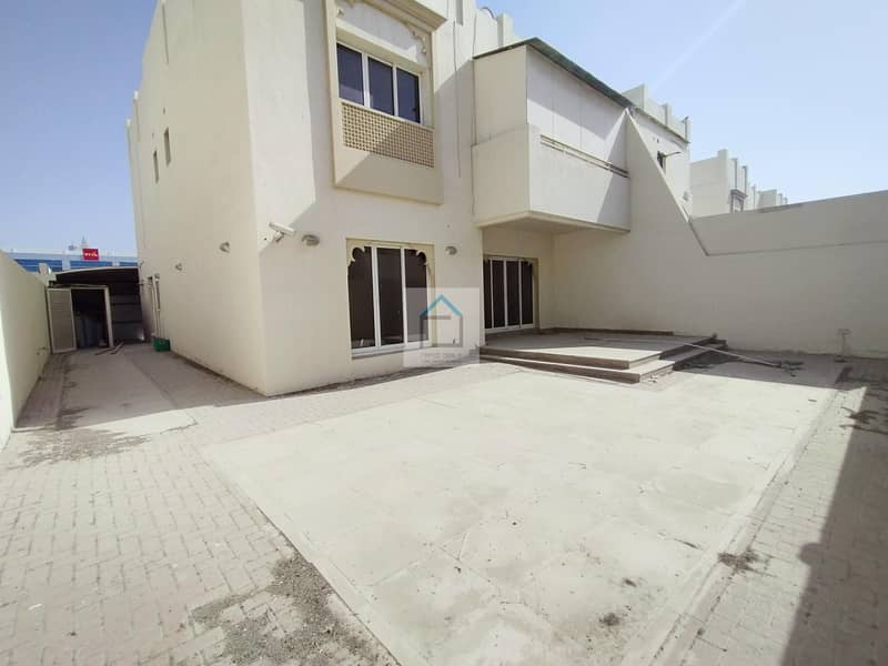 Well Maintained 4BR Double Storey Commercial Villa for Rent
