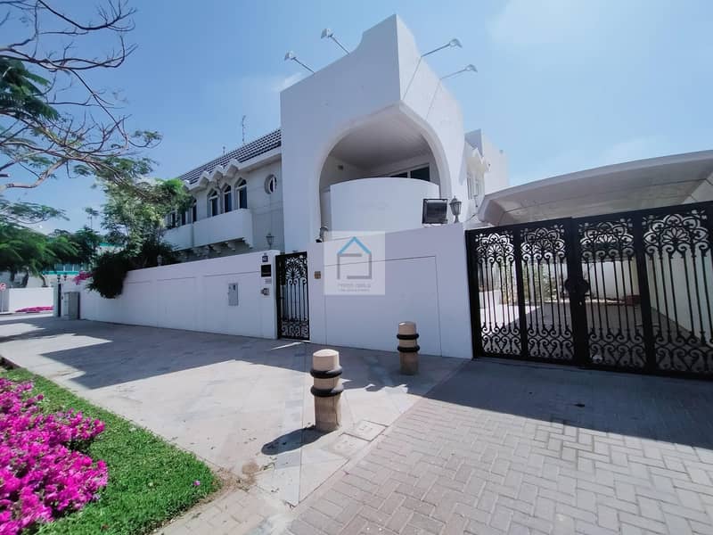 Well Maintained 4BR Double Storey Commercial Villa