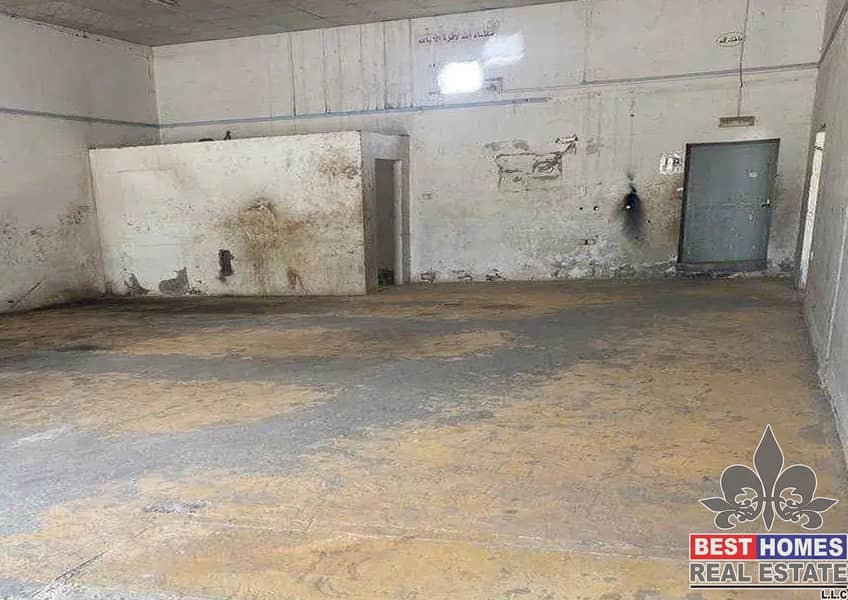 road facing warehouse for rent near china mall