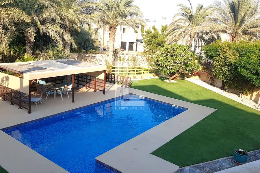Spacious 5BR | With Massive Garden | Private Pool