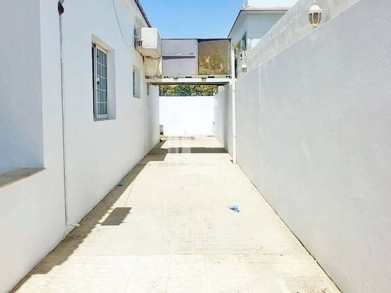 14 Spacious and Well-maintained 4BR Villa + Maid