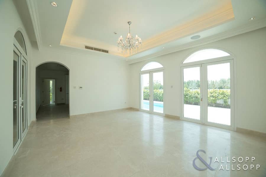 4 Stunning Upgraded 5 Bed | Private Pool