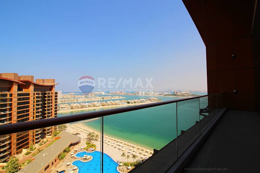 18 Penthouse | Full Sea Views | All En-suite | Beach