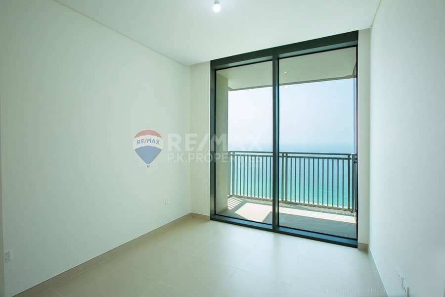 5 Bright 2 BR |52/42 |Brand new| Harbor View| Vacant