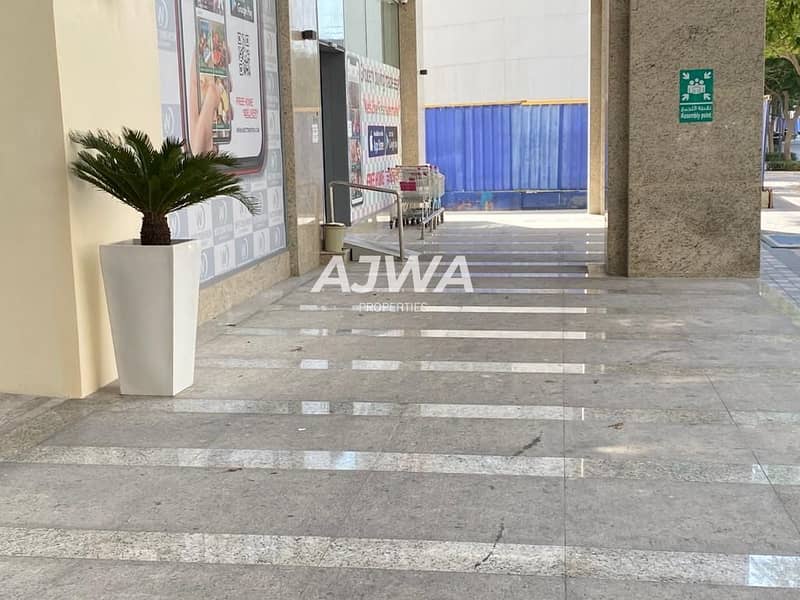 Urgent Sale - Retail shop with 9% + ROI in down town