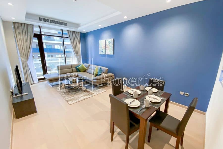 Picturesque View of Burj Khalifa | Luxury Amenities Picturesque View of Burj Khalifa | Luxury Amenities