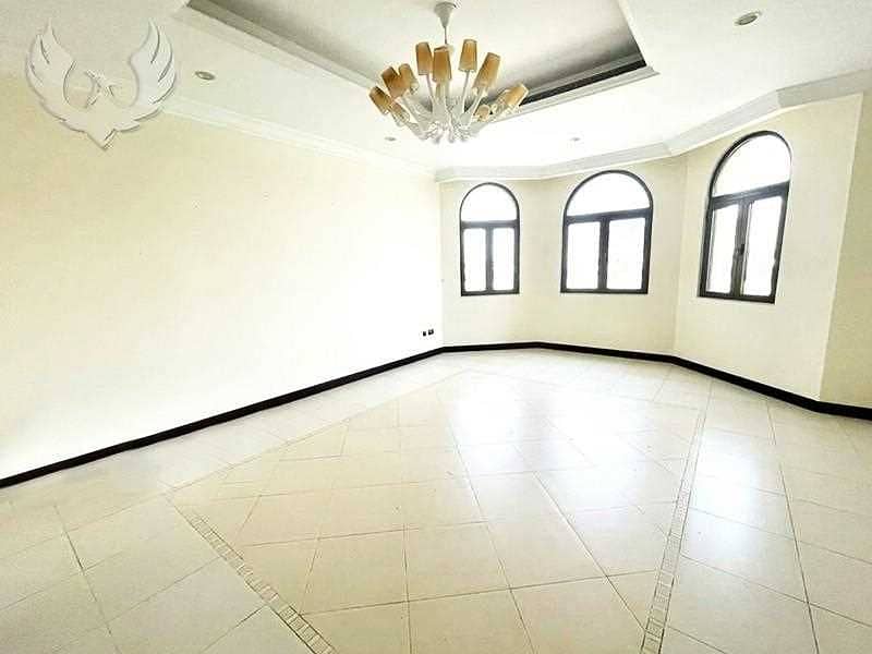 6 Atirum Entry  Vacant Now  4 Bed