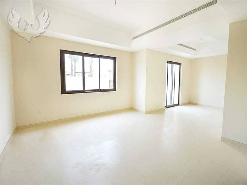 6 Vacant 2M within a short walk of pool and park