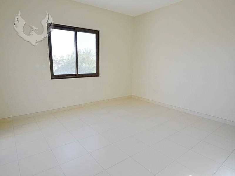 10 Vacant 2M within a short walk of pool and park