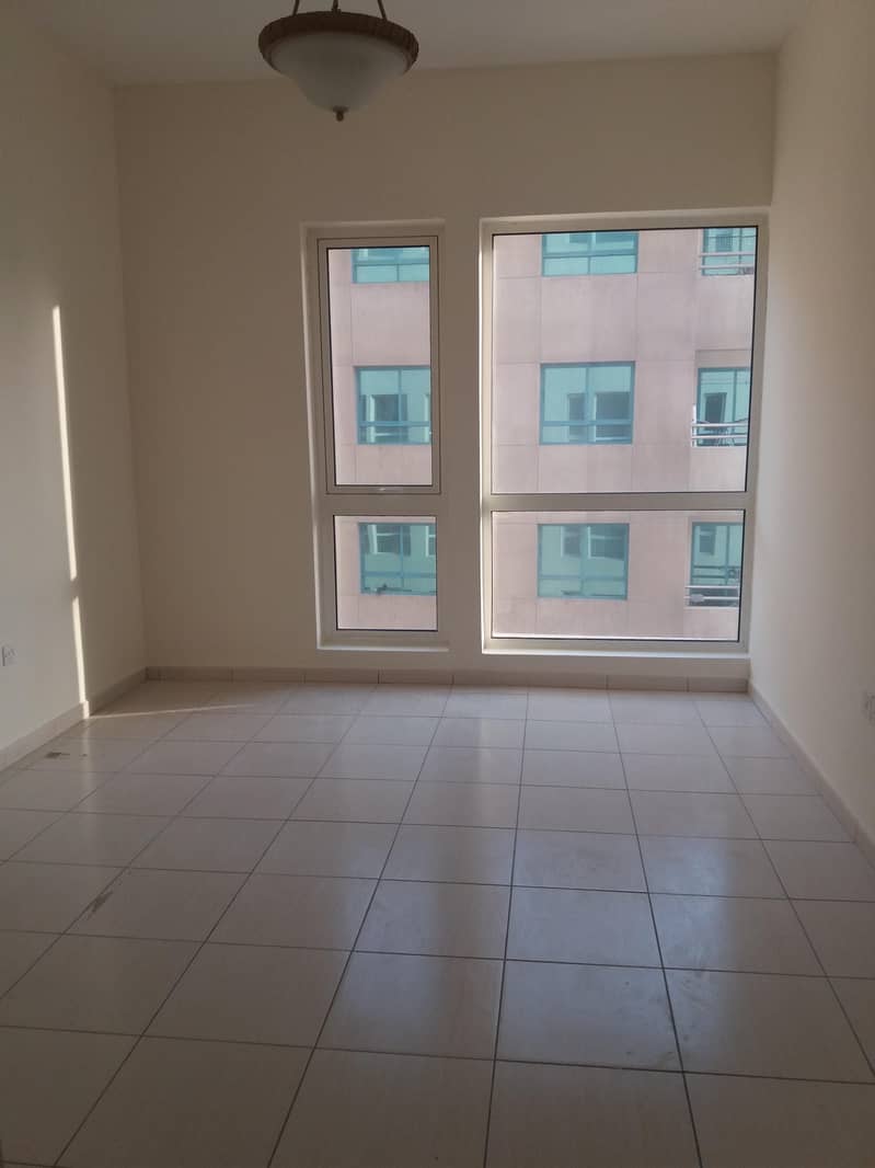 HUGE APAPERTMENT 2BHK WITH  partition SAHRRING WITH 2 WASHROOM WALK DISTAINCE TO METRO 5 MINUTES