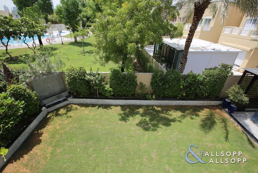 17 4 Bedrooms | Backing Pool and Park | VOT
